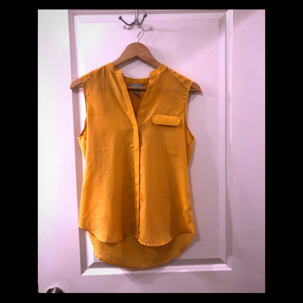 Sleeveless business blouse